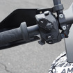 「ACC S&G」のテスト車両はKTMの新型車で、クラッチレバーのないMT車だ