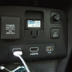 100V15AのACアウトレットを装備。