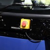 フロント部に設置された緊急停止スイッチ