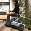 LIFEHUBの次世代電動車いす「AVEST」