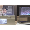 TOPPAN製の翻訳対応透明ディスプレイ「VoiceBiz UCDisplay」カラー版