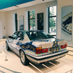 日本画家の加山又造氏によって制作され、1990年にお披露目されたアート車両。ベースはBMW535i