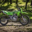 カワサキ、新型デュアルパーパスモデル『KLX230』とローシート『KLX230 S』発表