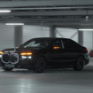 BMWとMINIの新車が工場内を無人で移動