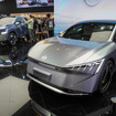 日産が北京モーターショー2024で中国専用車として発表したエヴォ・コンセプト（手前）とエラ・コンセプト（奥）参考画像