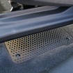 シート下純正ウーファー位置にはイートンのBMW専用ユニットであるB-195NEOをインストールし低音を補っている。