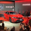 高倉統括部長とシビックタイプRレーシングブラック・パッケージ（東京オートサロン2025）
