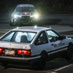 レッドブル・ジャパンが『頭文字D』とコラボ、ロバンペラの『GRカローラ』と藤原拓海の『AE86』が峠でバトル…東京オートサロン2025