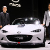 マツダ代表取締役社長兼CEOの毛籠勝弘氏（右）とマツダシニアフェローブランドデザイン兼MAZDA SPIRIT RACING代表の前田育男氏