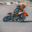 KTM『390 SMC R』の2025年モデル