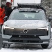 ボルボ EX30クロスカントリー 市販型のプロトタイプ