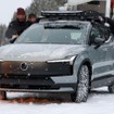 ボルボ EX30クロスカントリー 市販型のプロトタイプ
