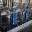 スズキが船外機のエンジン部品に耐食性のアルマイト処理を施す新技術を開発