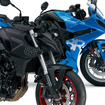 スズキ GSX-8S（手前）とGSX-8R（奥）