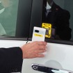 アプリ上で表示されたQRコードを車両側にかざすとドアが開く
