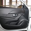 デモカーであるプジョー208のドアはこのようにまったくの無加工。スピーカーはインナー取り付けされている。