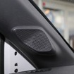 Aピラーの純正ツイーター位置を使ってESBの5.028をインナー取り付けする。ここでも純正を崩さないデザインとした。