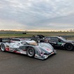 販売されるアウディ『R18 e-tron quattro』（左）と『RS 5 DTM』（右）