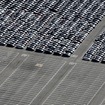 米ロサンゼルス港に陸揚げされた輸入車