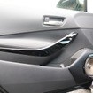 ドアの加工としてはスピカーまわりを限定的に処理しているのがわかる。ドアポケットはそのまま使える構造になっている。