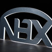 IMSE技術を使用して作成された照明付きNBHXエンブレム