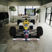 カフェのオープンを記念し展示される F1 マシン「ウィリアムズ・レーシング FW12」©Peaches. Japan