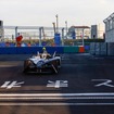 画面奥のターン6を右折して、手前のターン7を左折、画面右手へ。むろん一時停止は不要（東京 E Prix 2024）　(c) Formula E