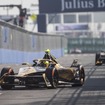ターン10～11のシケインに入ろうとしているところ（東京 E Prix 2024）　(c) Formula E