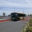 ターン9。レーシングコースは都バスの反対車線、進行方向は画面左から右（5月11日）