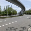 ターン14。コースは左側の車線、進行方向は画面左から中央奥へ（5月11日）