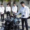ホンダ レブル250の開発エンジニア、商品開発部 商品開発課の鉦谷弘和氏（右）