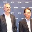 Arm オートモーティブ事業部門 GTM アライアンス担当バイスプレジデント ブルーノ・プットマン氏（左）：アーム代表取締役社長 横山崇幸氏（右）