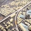 画面右上が東村山駅、手前が所沢方面、画面手前が西武園方面（模型）