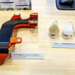 木のおが粉を樹脂と混ぜたペレット「TABWD（タブウッド）」を自動車部品に利用