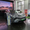 中国ではこのクラスのEV・PHEVが400万円前後で購入できる（上海のBYDディーラーにて）