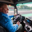 メルセデスベンツの新型電動トラック『eActros 600』が124.7kmをバック走行しギネス世界新記録達成