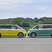 VW ID. Buzz プロ・ロングホイールベース（左）とVW ID. Buzz プロ（右）