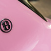 キャンディピンクで塗装された『ベンテイガ・エクステンデッド・ホイールベース（EWB）』