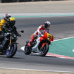 元世界王者ウェイン・レイニーが特別な『XSR900 GP』でラグナセカを駆け抜けた