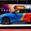 スーパーマンカラー仕様のトヨタ bZ4X 改良新型