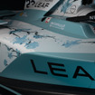 ティールブルーの日産フォーミュラEマシン