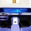 将来のコックピットを想定した「Opale」。インパネでは反射板に映像を投影する技術を活用して、物理的なディスプレイを廃止した