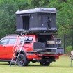 いすゞ『D-MAX』の純正アクセサリーとしてARB製の電動アルティチュード・ルーフトップテントを設定