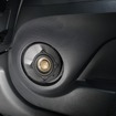 ミッドバスはドアの内張りを加工して開口するスタイル。取り付けたユニットはソニックデザインのSD-130N。