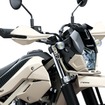 ハンドガード、アルミスキッドプレート、スタックパイプなど、トレッキングムードを高める装備類