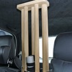 車内に起立しているのはオーナーが自作した音の拡散用パーツ。さらに天井を見るとキルティングで張り替えられ吸音性を高めた。
