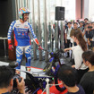 ヤマハの電動トライアルバイクによる黒山健一選手のデモンストレーション