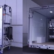 実証で使用する断熱・保冷機能付きの輸送用機材と小型 EVトラック