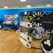 メーカーの垣根をこえた商品を展示
