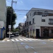 狭い道、制限2.0m！　荒玉水道道路：荒玉水道交差点、杉並区永福2丁目（向かって左）～3丁目（向かって右）。奥が砧浄水場方面